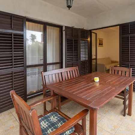 1 Bedroom Amazing In Apartament Poreč